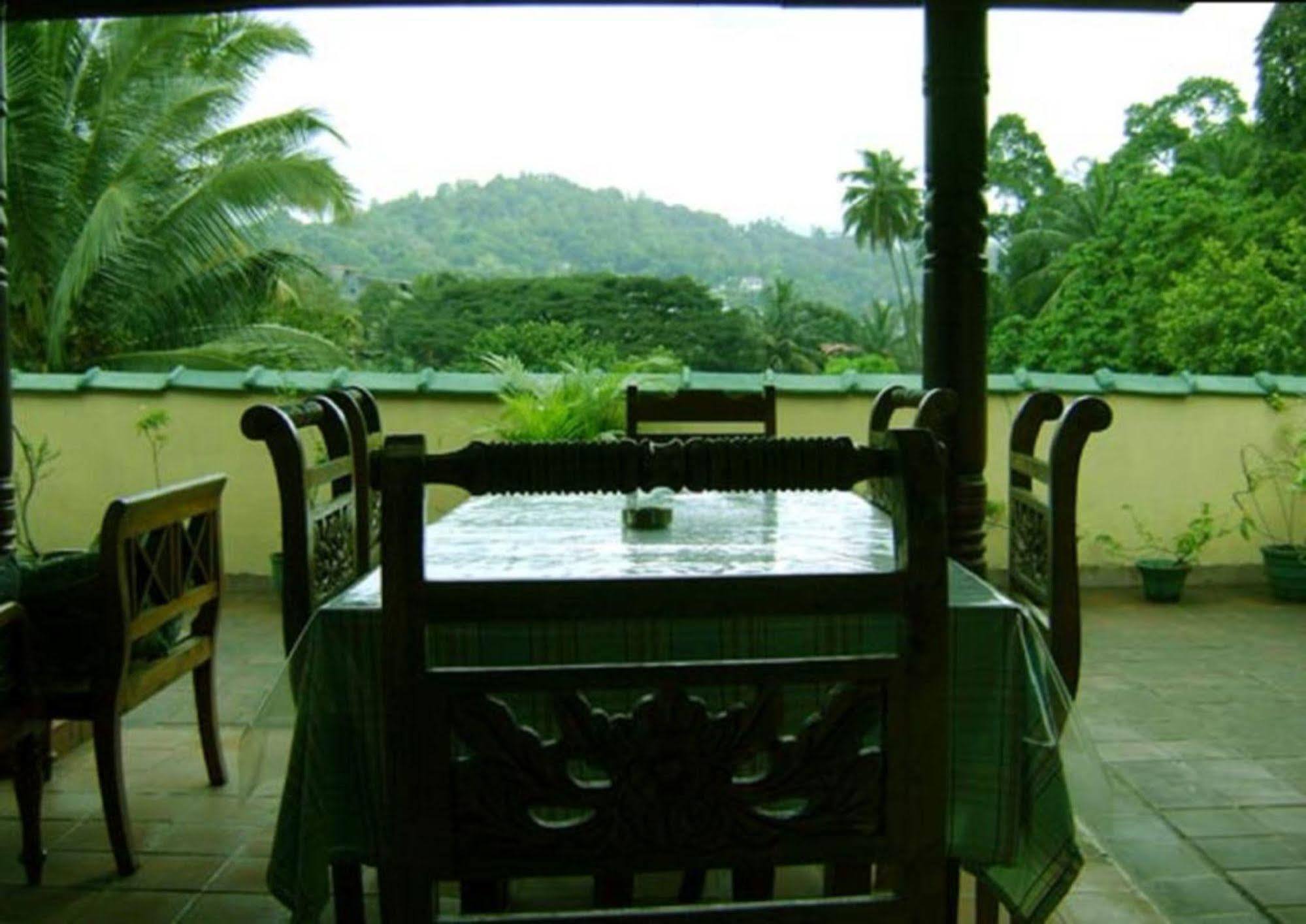 Palm Garden Home Stay Deiyannewela Luaran gambar